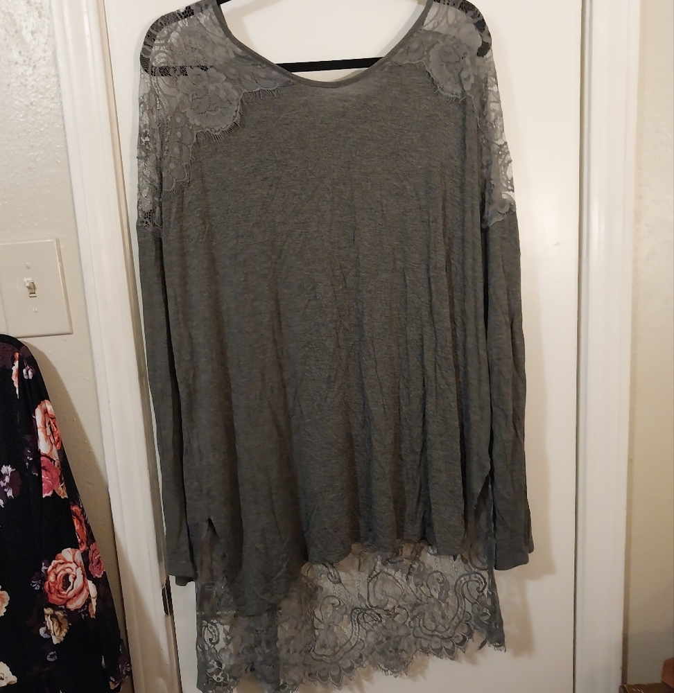Gray lightweight tunic with lace shoulders and trim